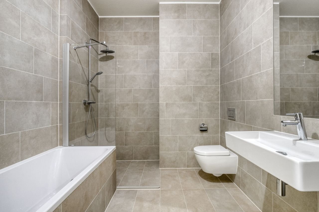 Spacious living on the 28th floor (151 m²) - Image 8
