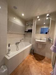 Maisonette with 3 bedrooms and garden - Image 12