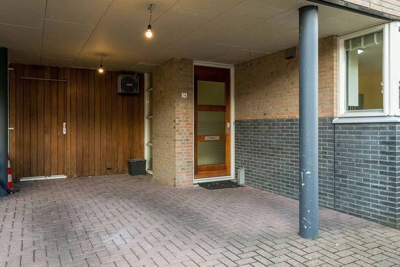 Spacious family home in Amstelveen: 185m² with garden - Image 1