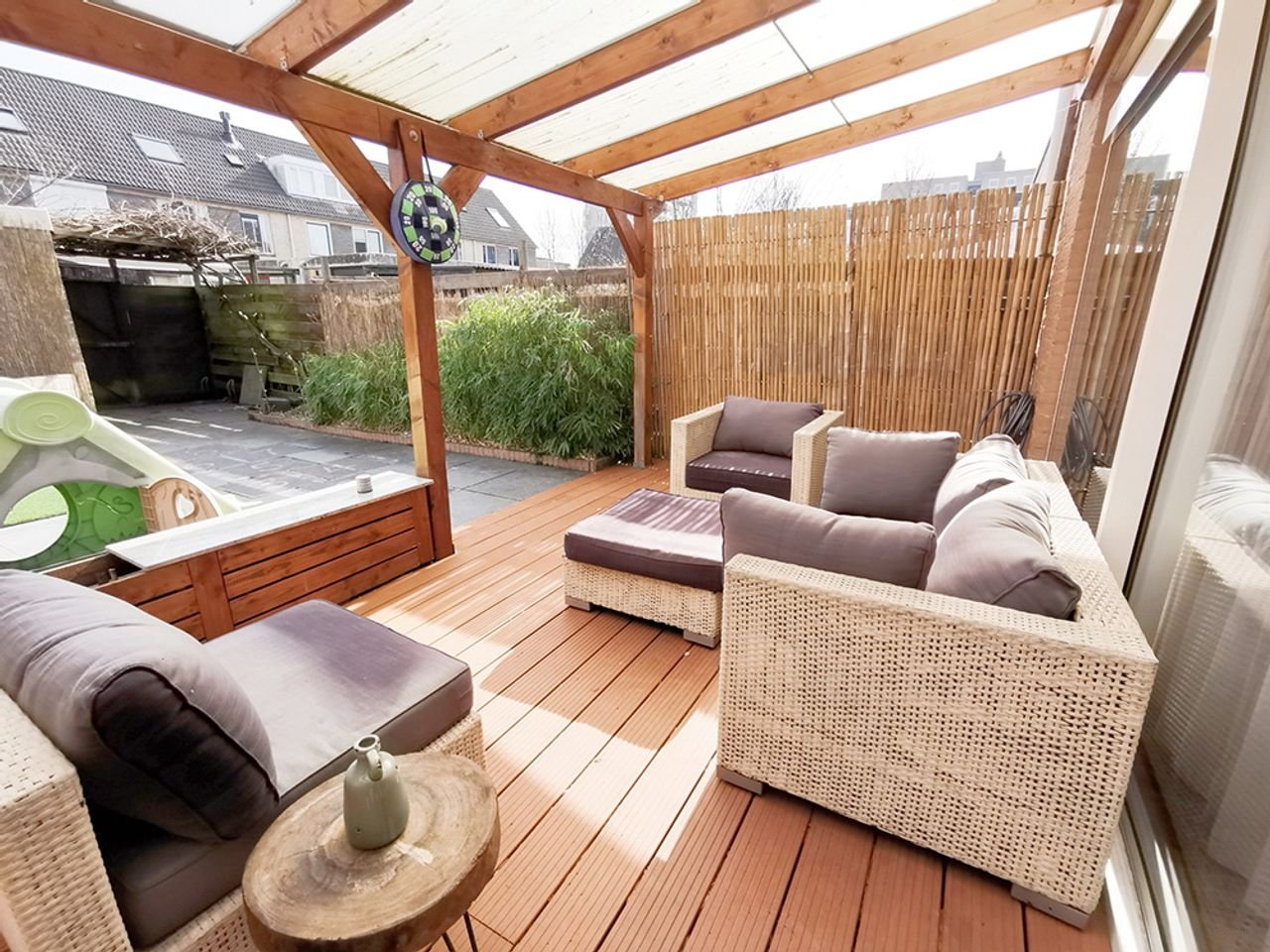 Spacious family home in leafy Westwijk - Image 18