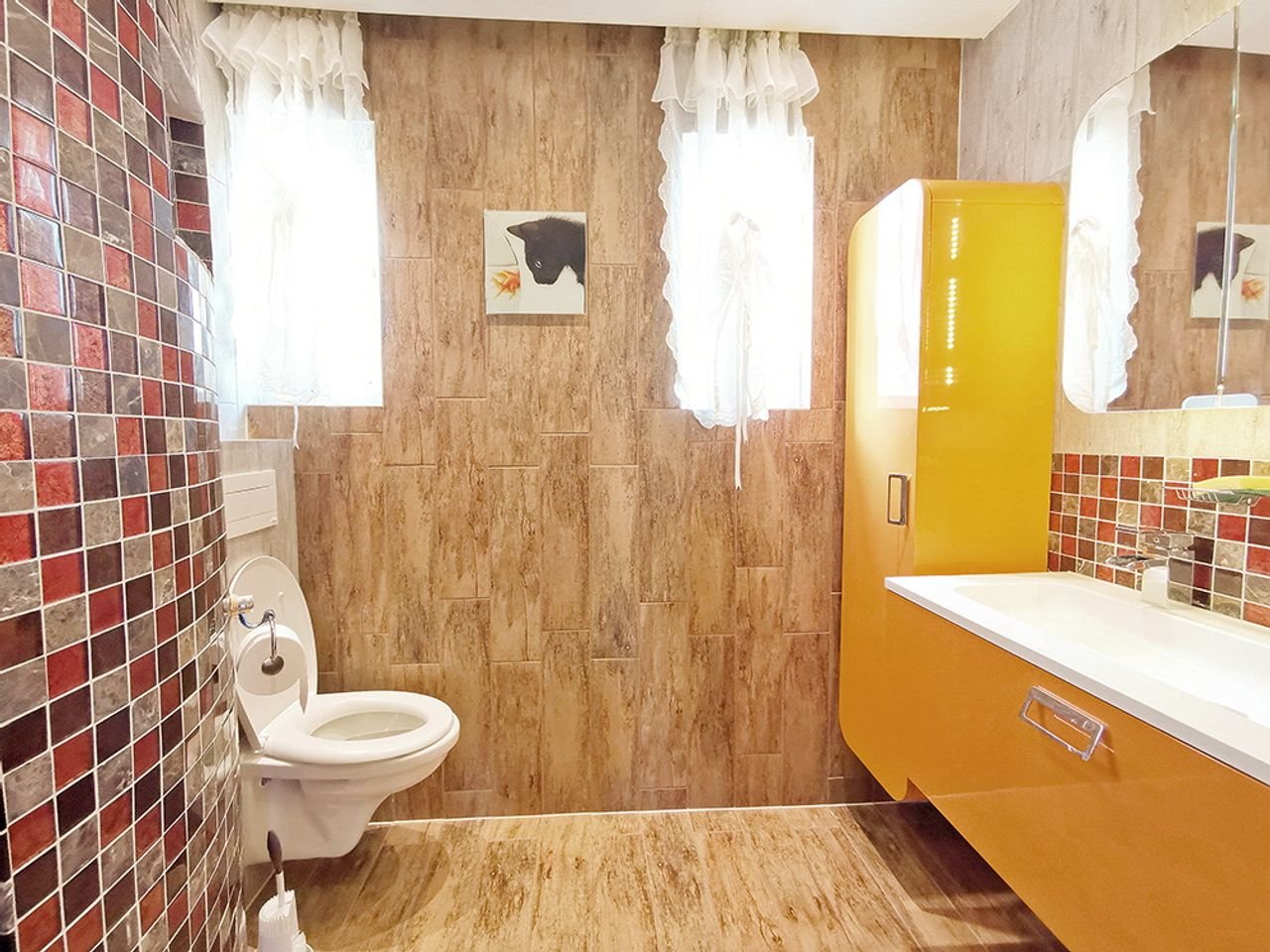 Spacious family home in leafy Westwijk - Image 6