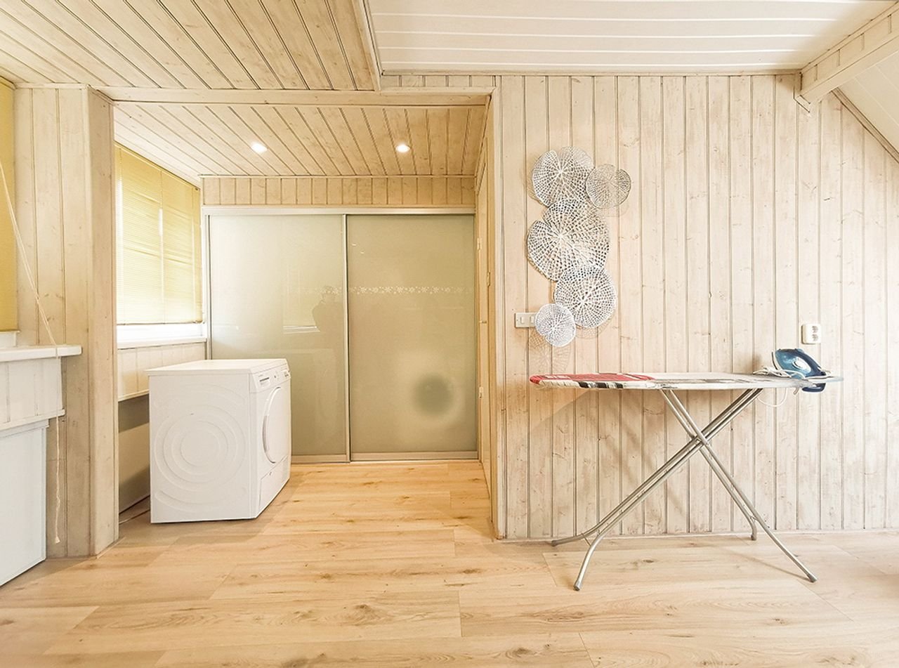 Spacious family home in leafy Westwijk - Image 12