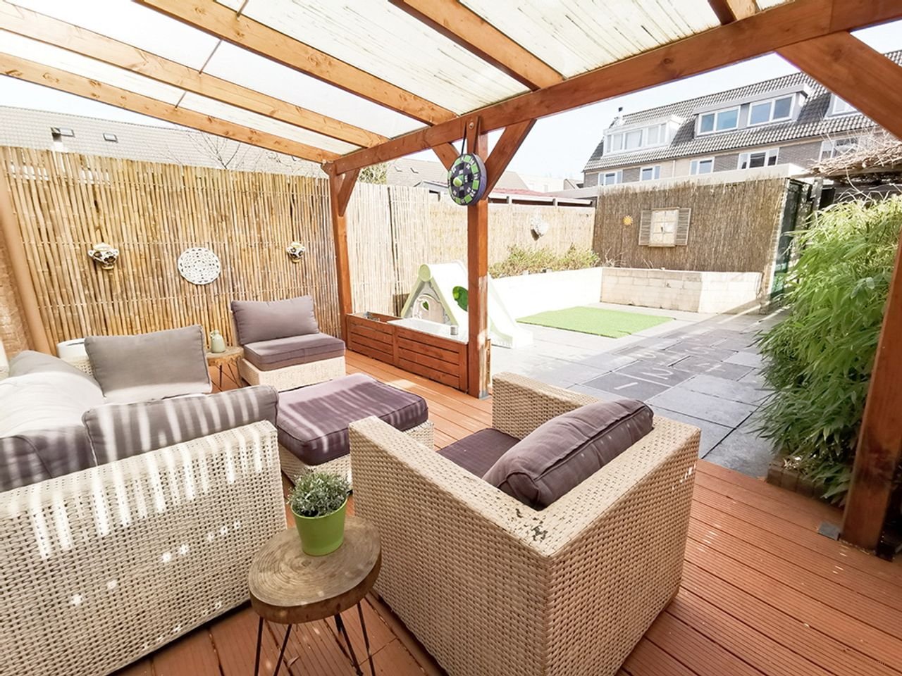 Spacious family home in leafy Westwijk - Image 19