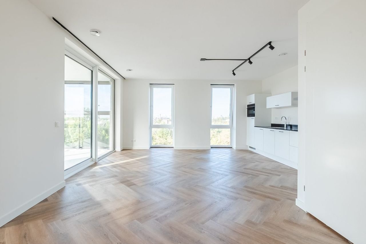 Brand new 145 m² apartment - Image 1