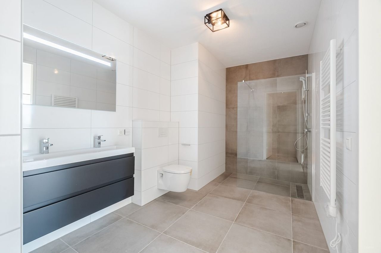 Brand new 145 m² apartment - Image 17