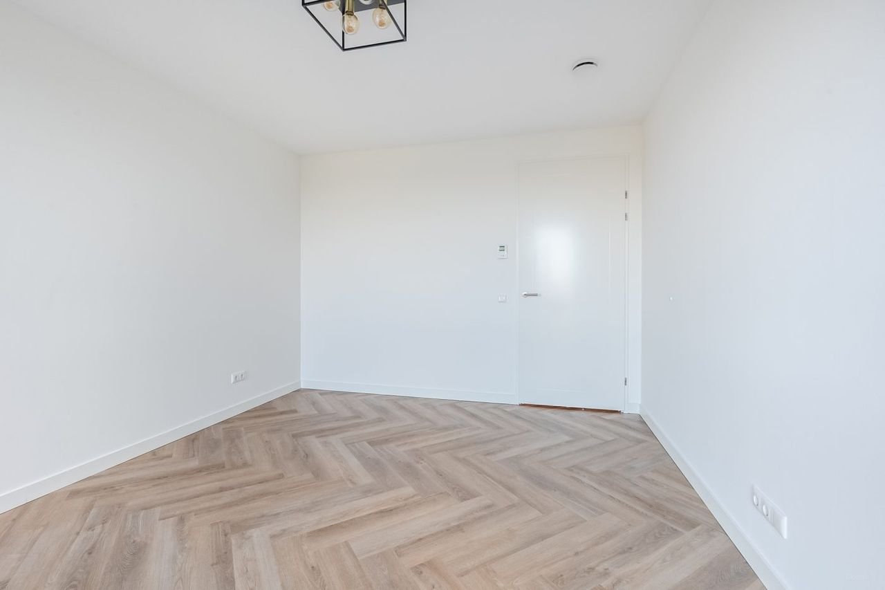 Brand new 145 m² apartment - Image 11