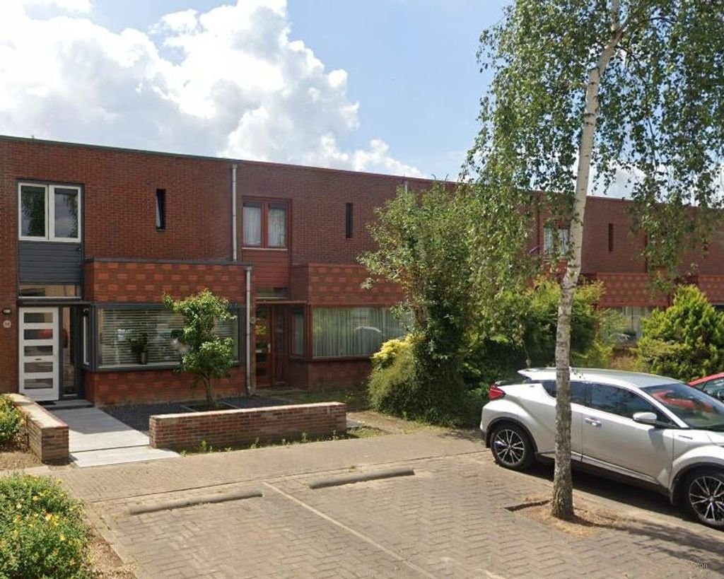 Furnished upper-floor apartment in Grasrijk - Image 1