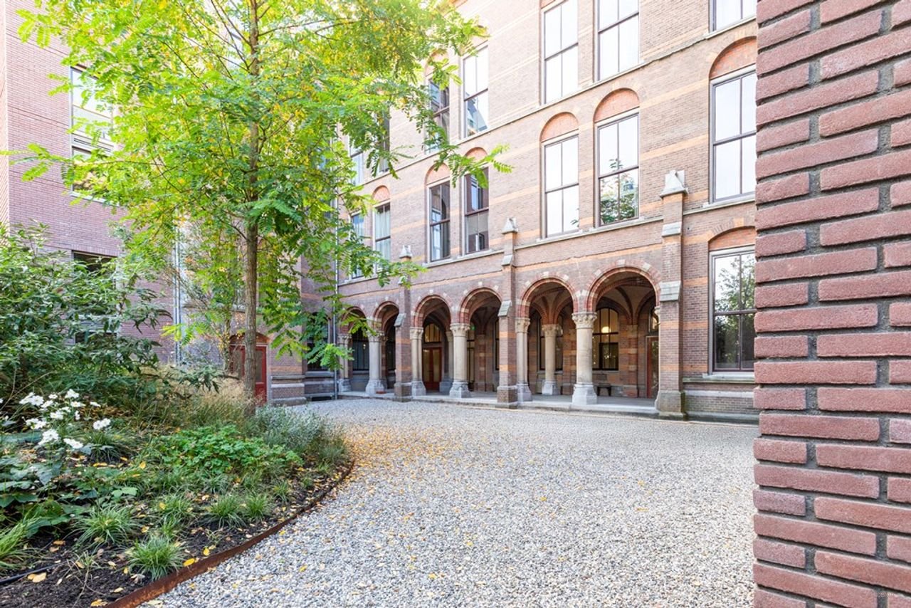 Modern living in the monumental Canisius - Image 22