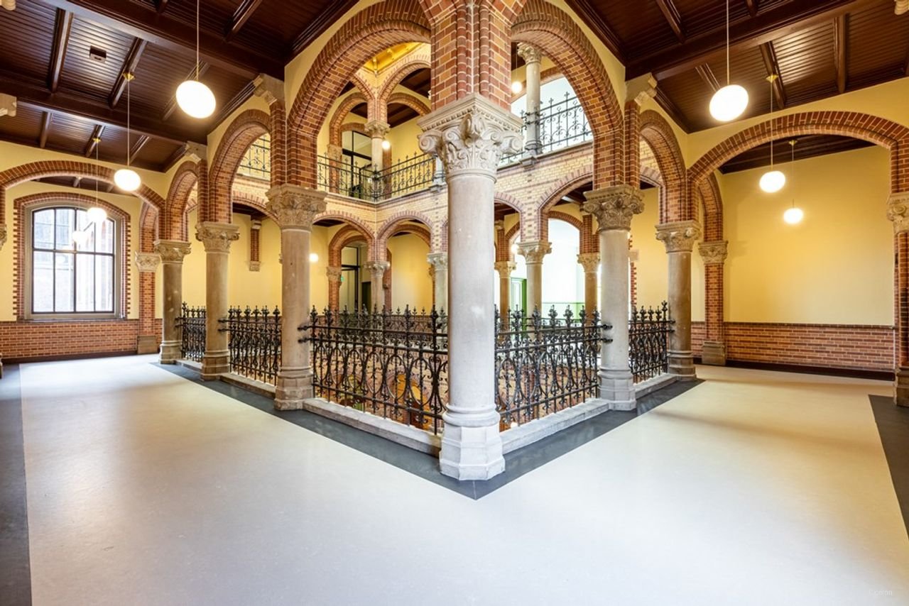 Modern living in the monumental Canisius - Image 23