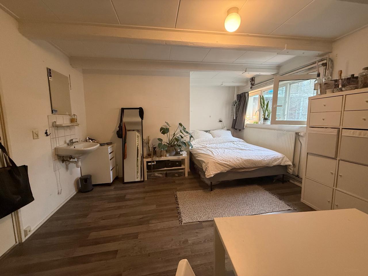 17 m² studentenkamer vlak bij het centrum - Afbeelding 1