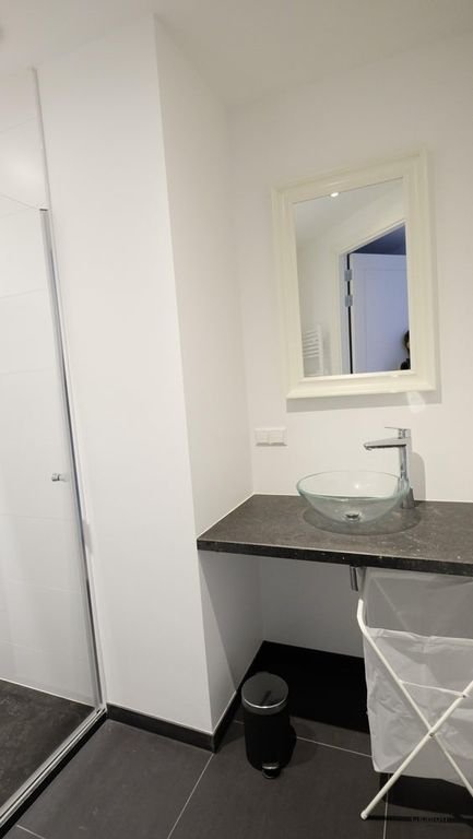 Luxury apartment with elevator and air conditioning - Image 17