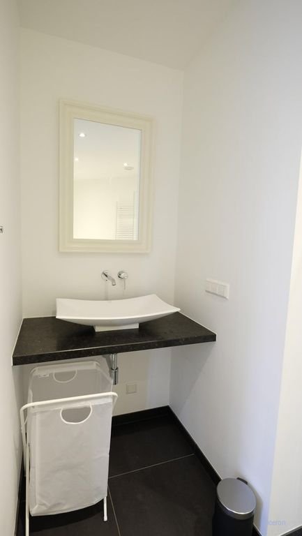 Luxury apartment with elevator and air conditioning - Image 12