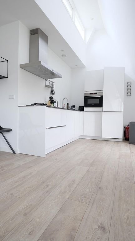 Luxury apartment with elevator and air conditioning - Image 5