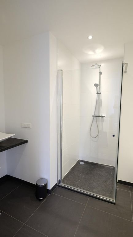 Luxury apartment with elevator and air conditioning - Image 11