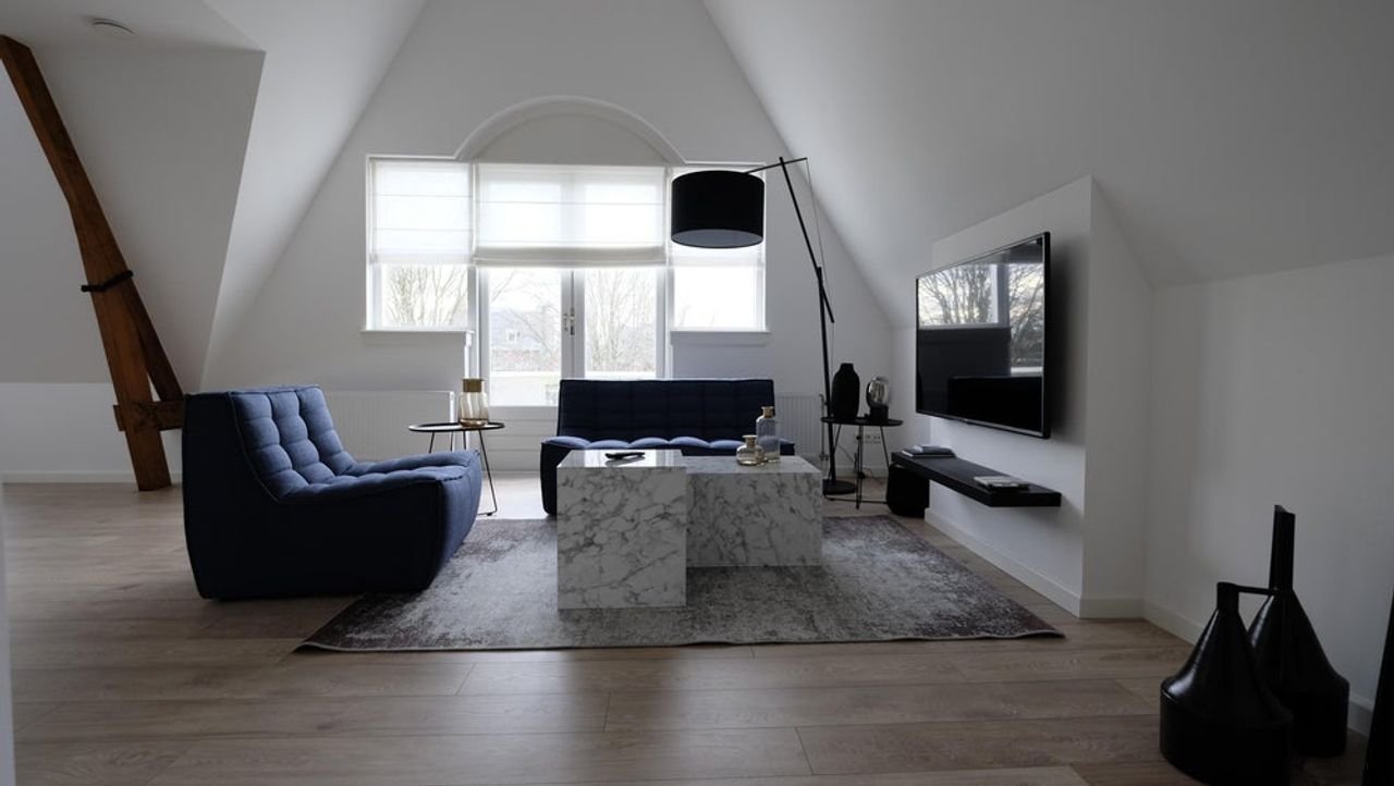 Luxury apartment with elevator and air conditioning - Image 2
