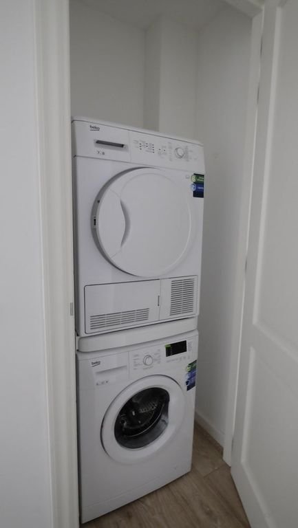 Luxury apartment with elevator and air conditioning - Image 16