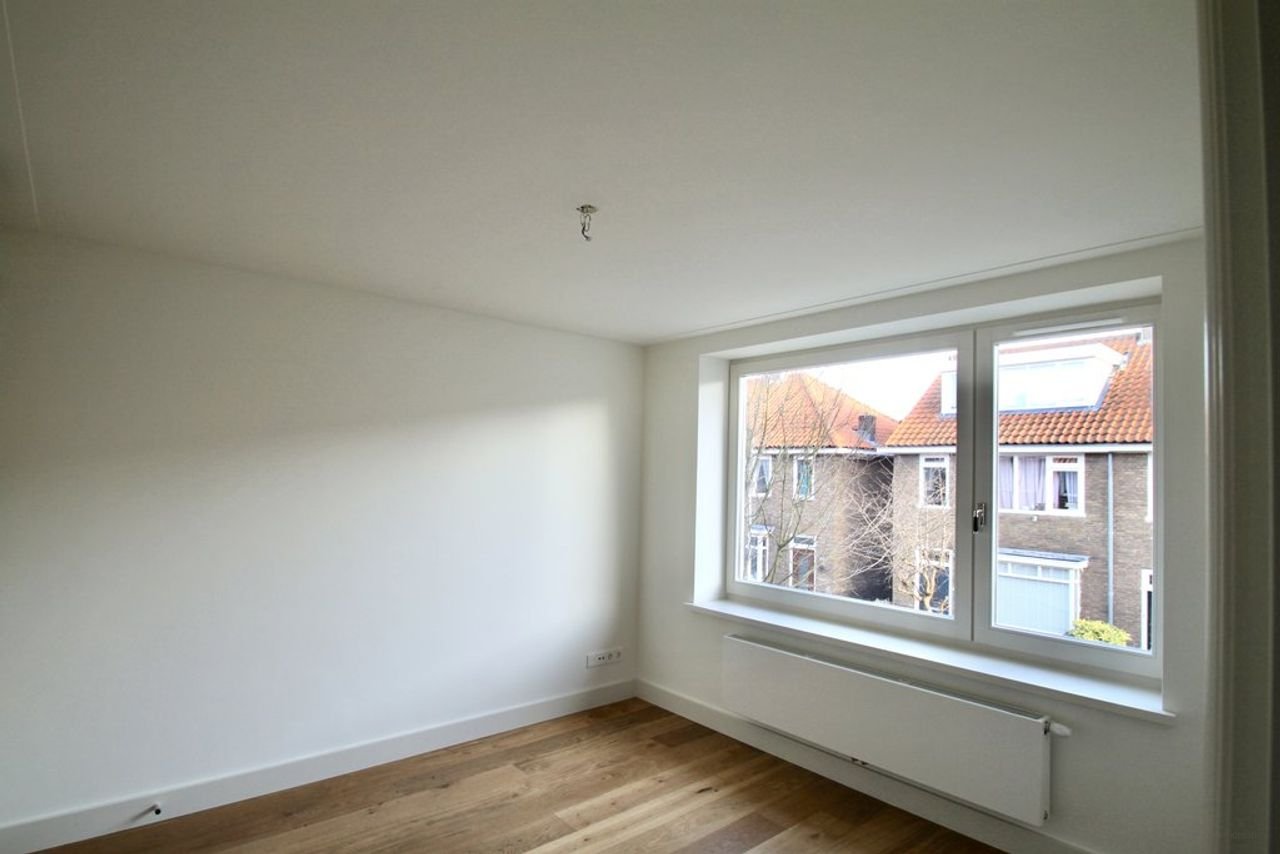 Renovated 1930s home in Haarlem - Image 12