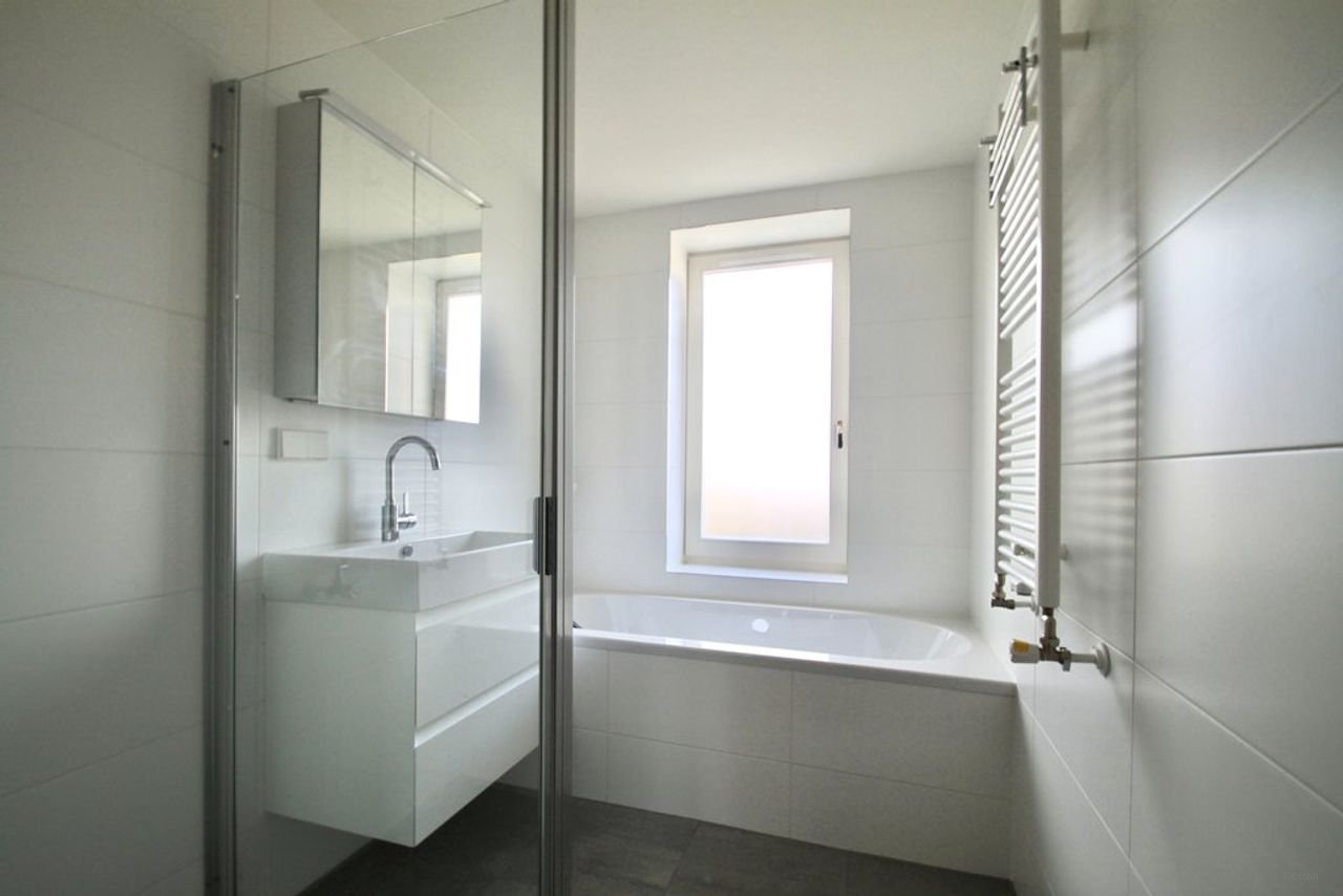 Renovated 1930s home in Haarlem - Image 17