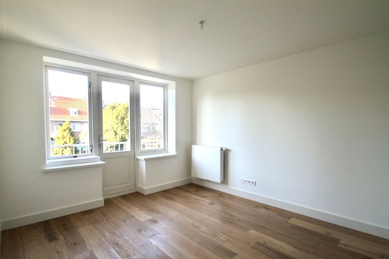 Renovated 1930s home in Haarlem - Image 13