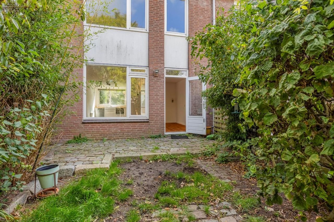 Family home with garden and energy label A - Image 26