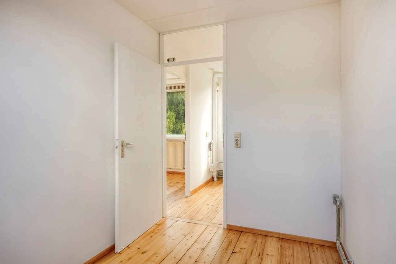 Family home with garden and energy label A - Image 25