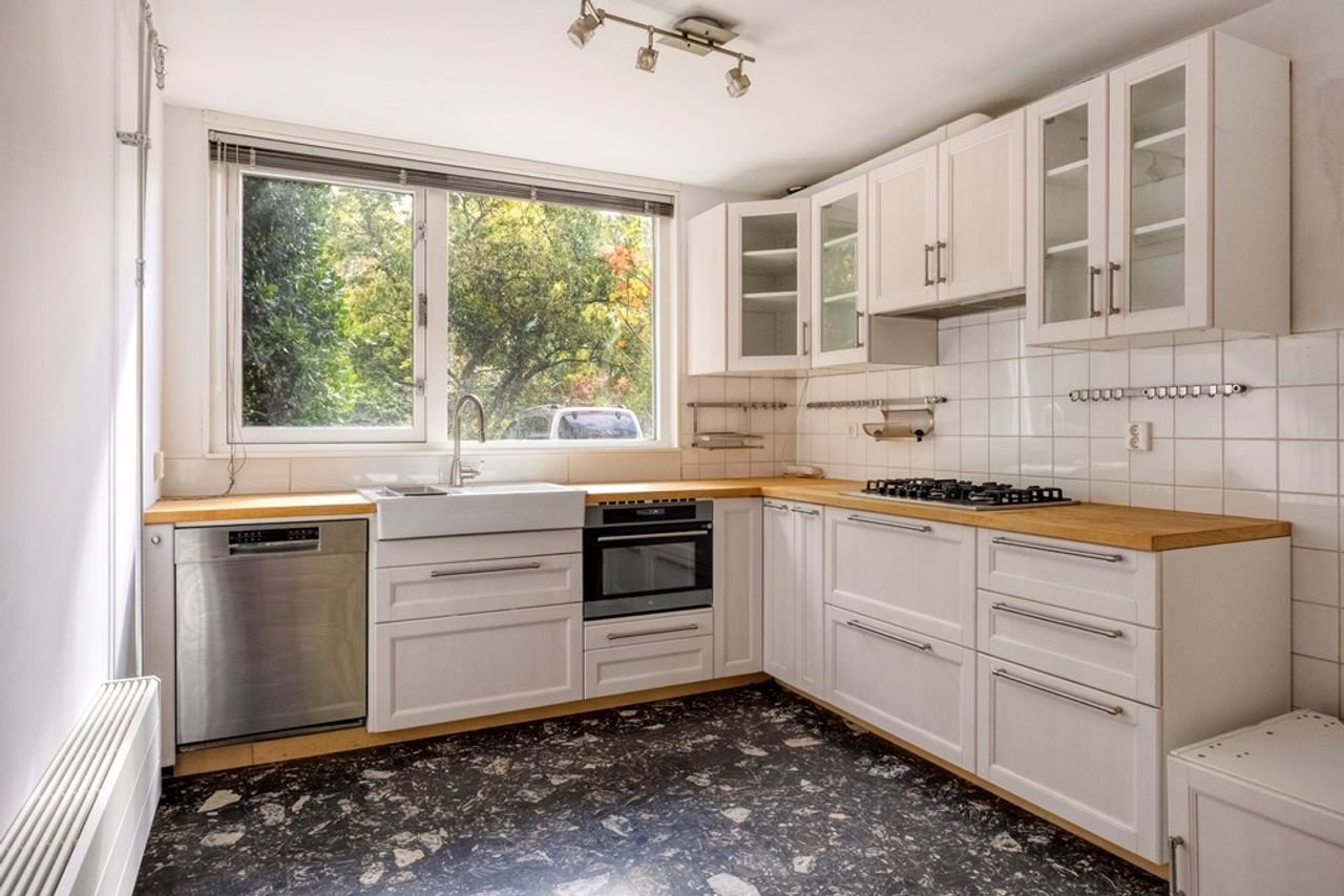 Family home with garden and energy label A - Image 6