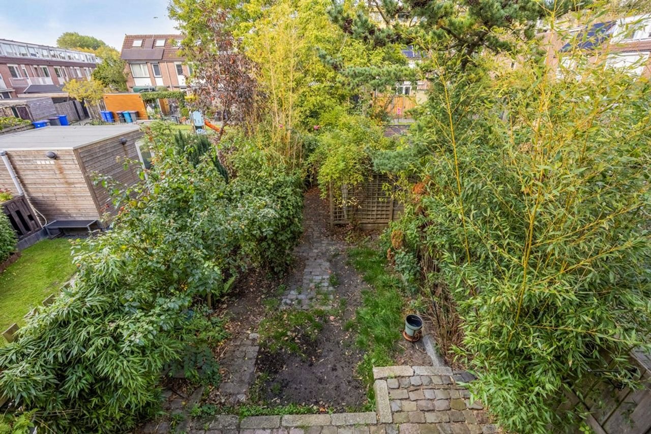 Family home with garden and energy label A - Image 30