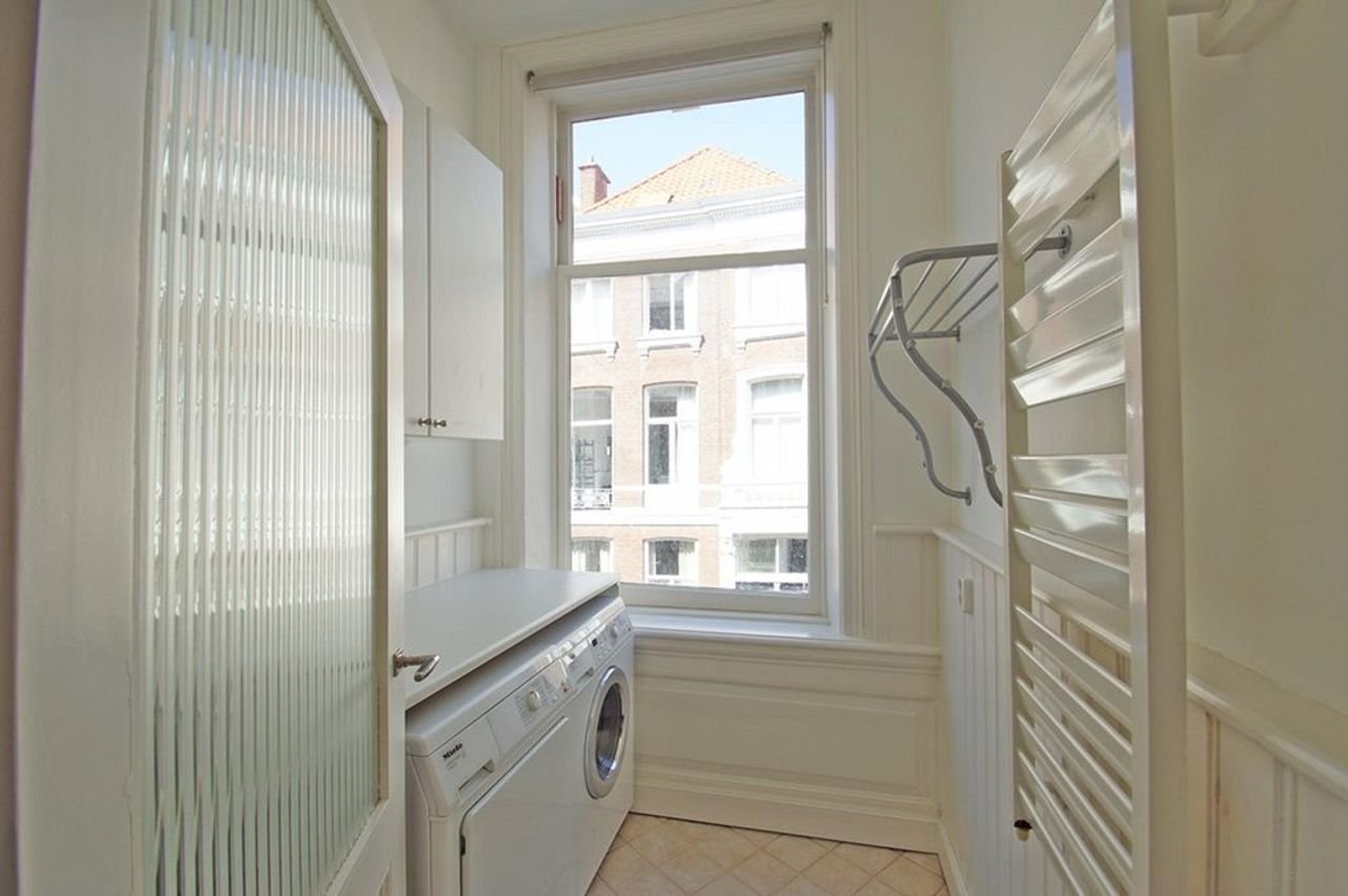 Townhouse with garden on the waterfront in Willemspark - Image 21