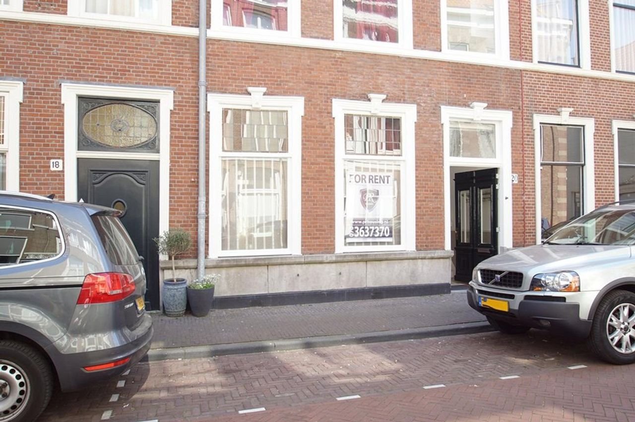 Townhouse with garden on the waterfront in Willemspark - Image 3