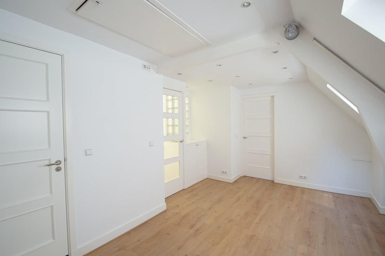 Townhouse with garden on the waterfront in Willemspark - Image 27