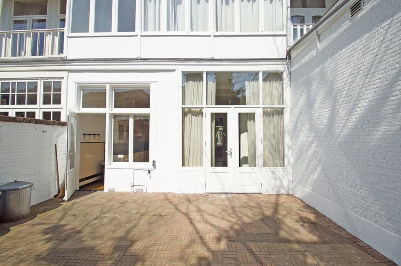 Townhouse with garden on the waterfront in Willemspark - Image 10