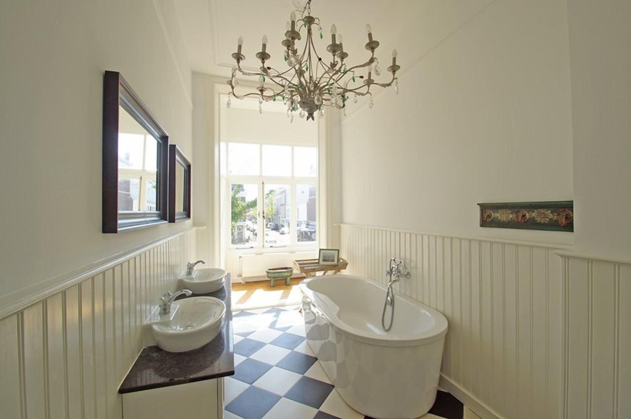 Townhouse with garden on the waterfront in Willemspark - Image 23