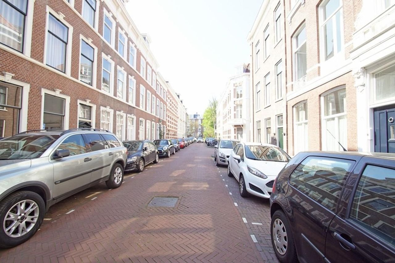 Townhouse with garden on the waterfront in Willemspark - Image 36