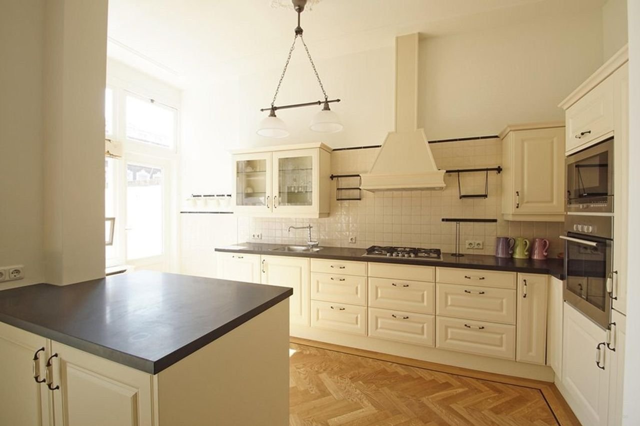 Townhouse with garden on the waterfront in Willemspark - Image 7