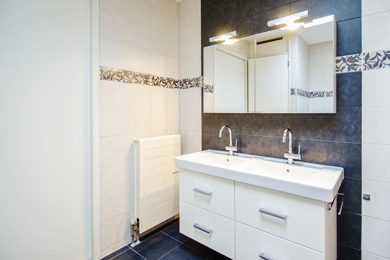 Renovated semi-detached house near British School - Image 29