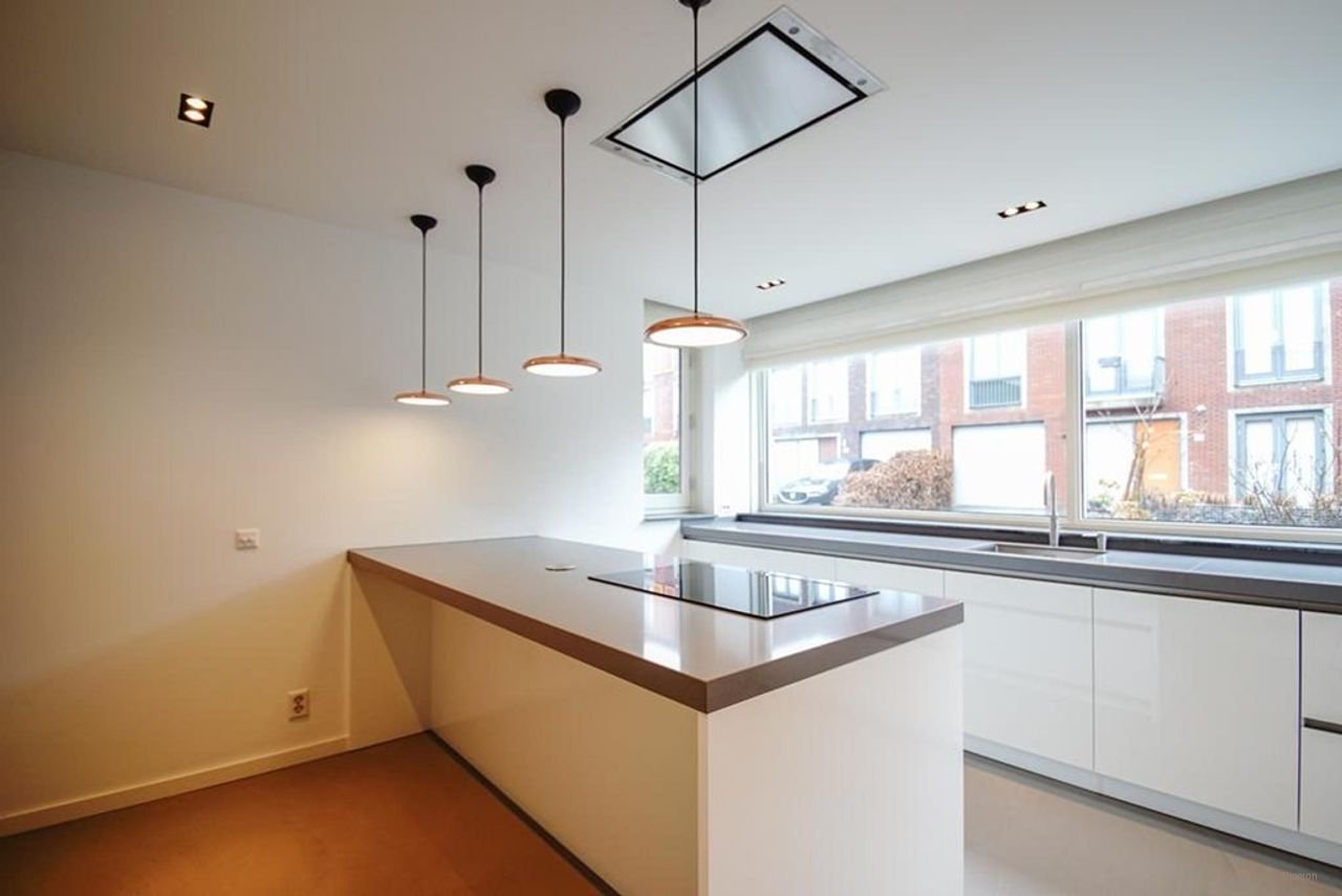 Renovated semi-detached house near British School - Image 5