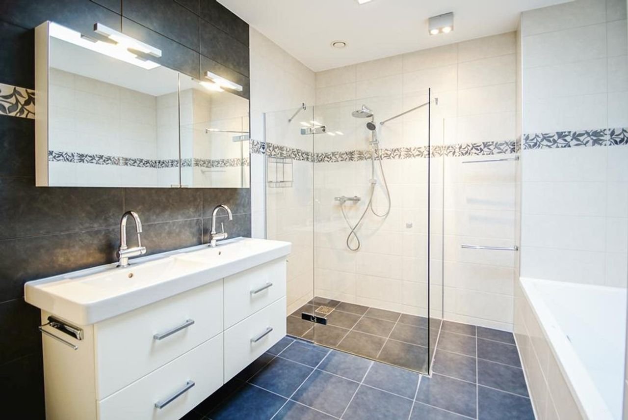 Renovated semi-detached house near British School - Image 27