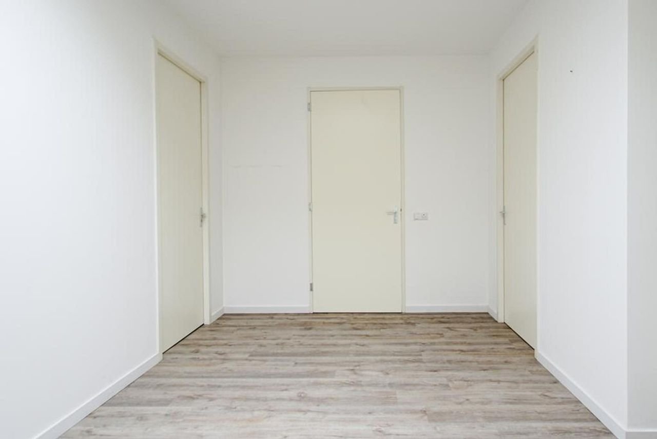 Renovated semi-detached house near British School - Image 17