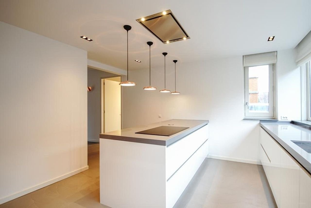 Renovated semi-detached house near British School - Image 6