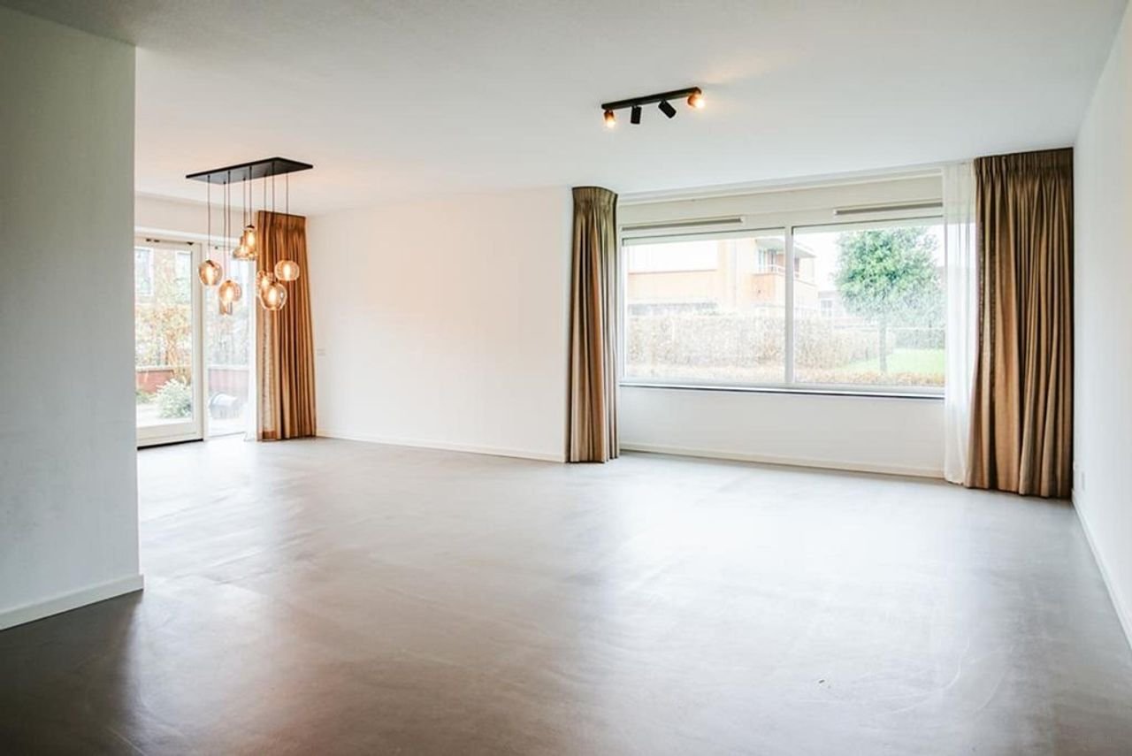 Renovated semi-detached house near British School - Image 16