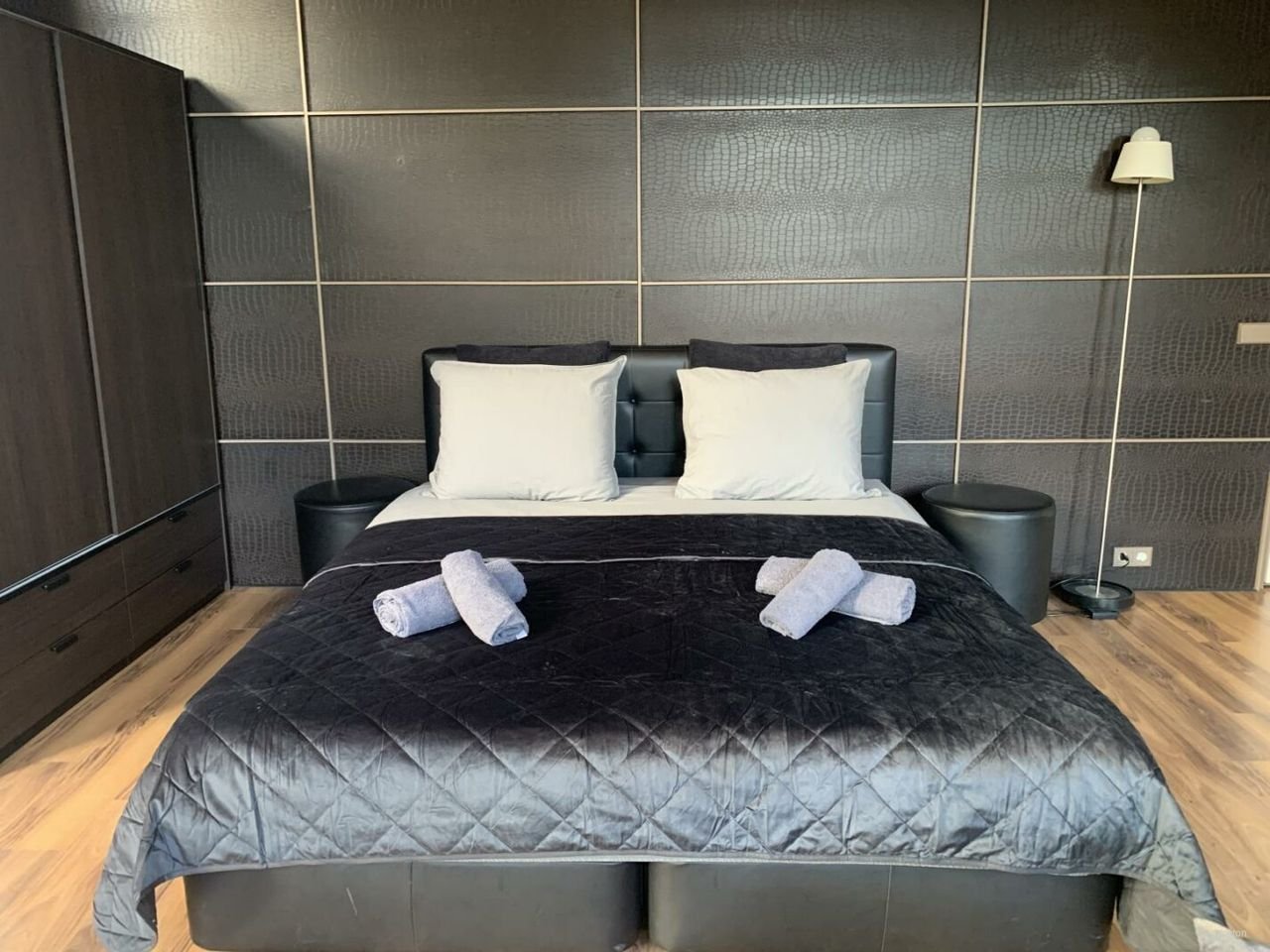 Fully furnished studio in the city center - Image 3