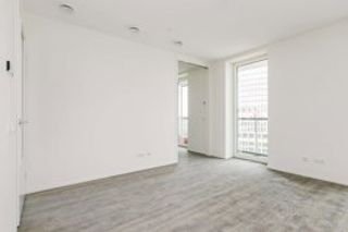 Modern living right next to Amstel Station - Image 6
