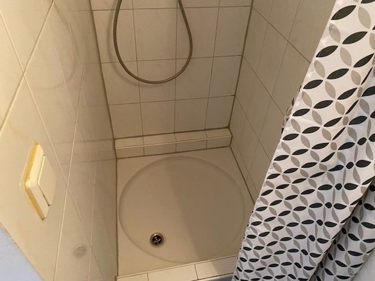 Room with private shower on the Haagdijk - Image 7