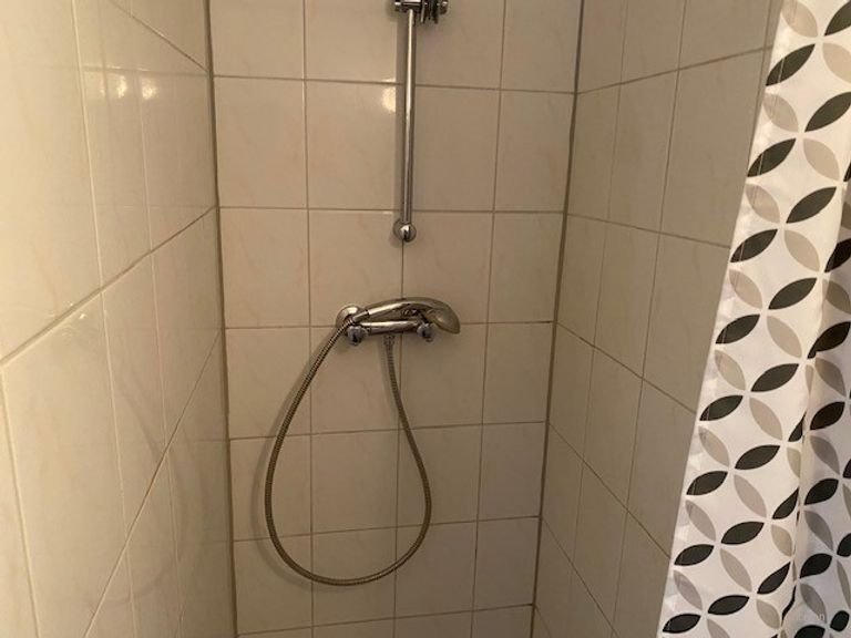 Room with private shower on the Haagdijk - Image 8