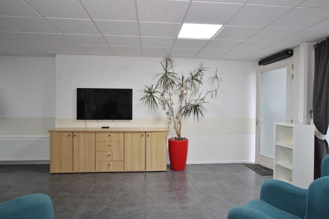 Central living in Terneuzen: 3 bedrooms - Image 2