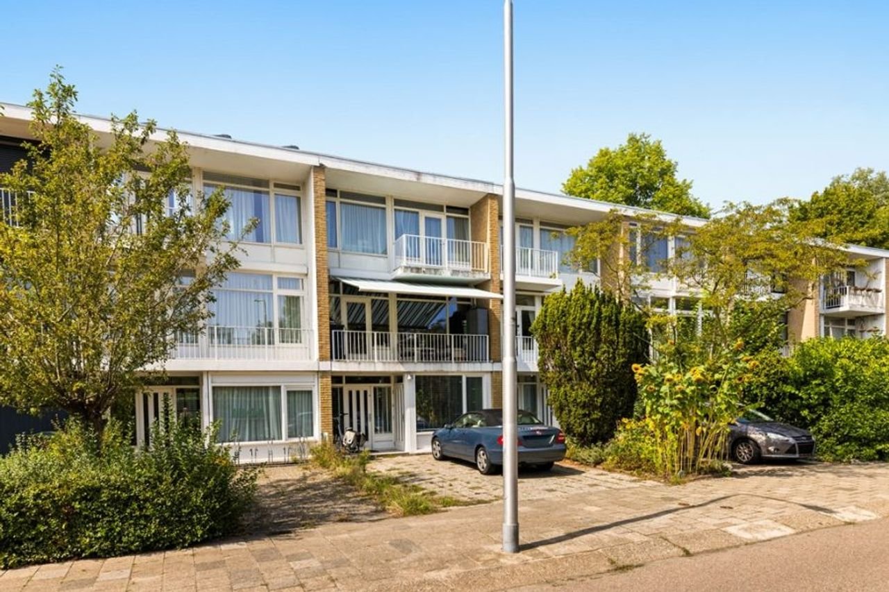 136m² drive-in woning met 4 balkons - Afbeelding 1