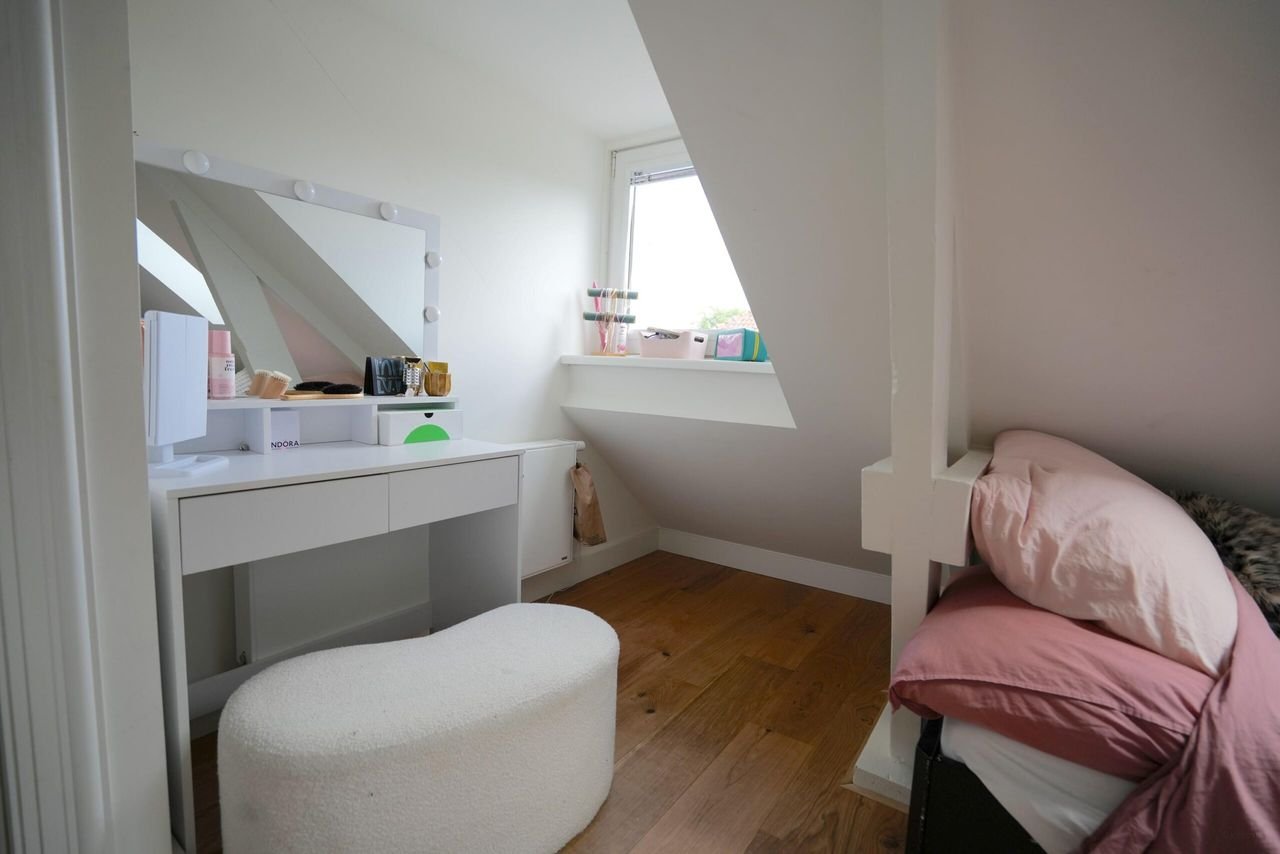 Renovated 1930s house with 5 bedrooms - Image 23