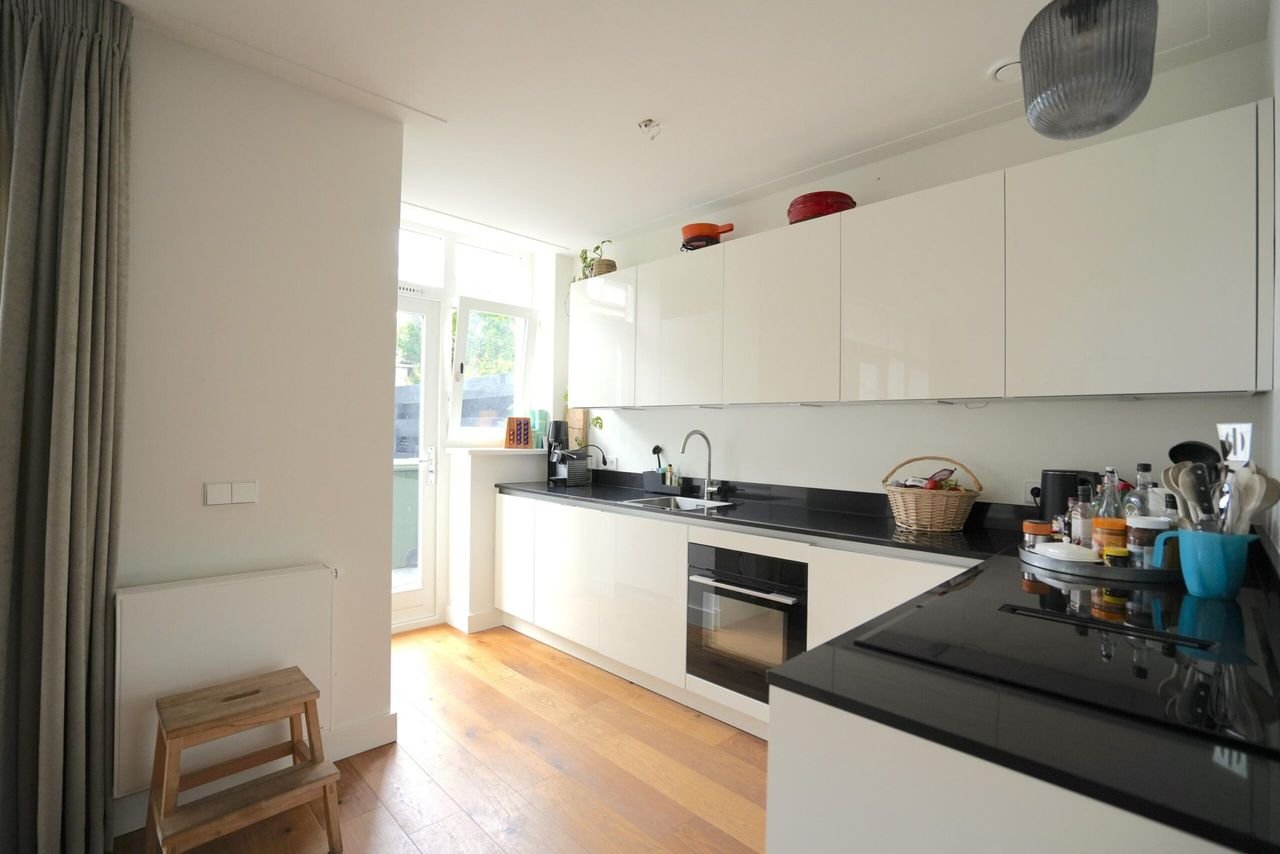 Renovated 1930s house with 5 bedrooms - Image 7