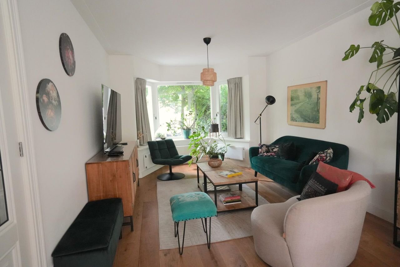 Renovated 1930s house with 5 bedrooms - Image 3