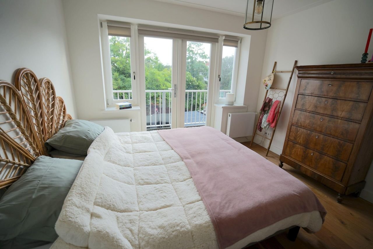 Renovated 1930s house with 5 bedrooms - Image 12